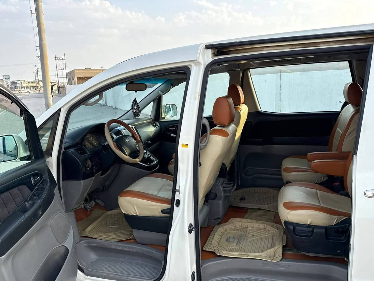 تيوتا الفارد موديل 2003 أصل مشروع وطني رقم بصرة سنوية لل27 مكينة 6 سلندر تو ويل كفالة ضربة گص جميع الاصوليات كفالة من الصبغ ما عدى باب السائق بي صبغ أثر شخوط مواصفاتها شاشة چبيرة تحكم ستيرن كامرة أمامية خلفية شاشة بالتنتة كشنات مدوشمات جلد أرضية جلد التنتة نايلون جاهزة السيارة ما ناقصها أي شي حدادة قبل أسبوع نافضها منظومة بانزين جديدة لايت زنون كرستال أمامي خلفي السعر 119 ورقة العنوان بصرة القبلة *********** البصرة, العراق
