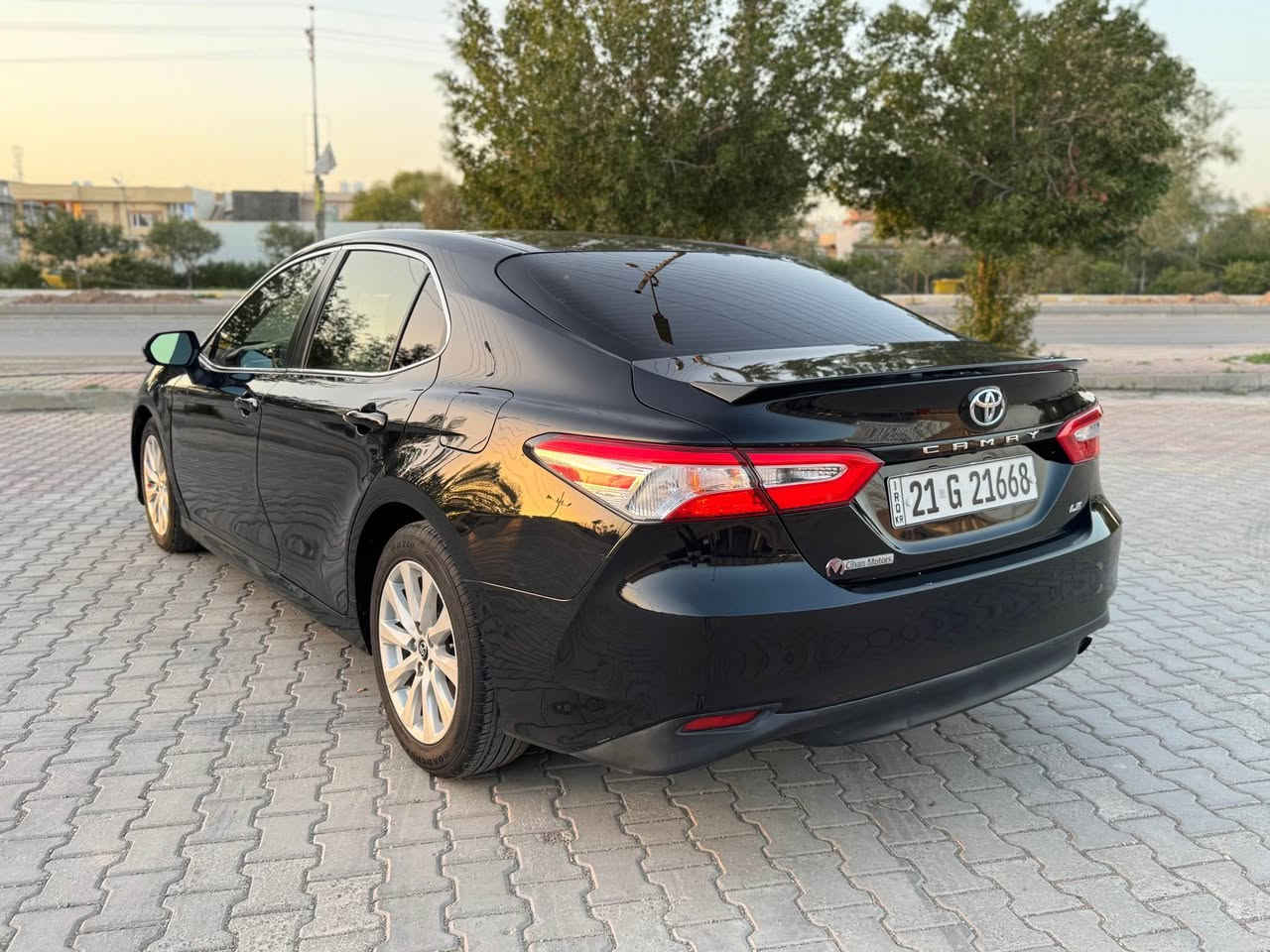 السلام عليكم 
تويوتا كامري 2018 مواصفات Le 
4سلندر 2500 
گير محرك كفاله بشرط  👍
ماشي / 106 mil
المواصفات / 🏎️
تحكمات استيرن ، شاشه كبيره ايباد ، دواخل لون كريمي ، حساسات امامي خلفي ،كشن كهربائي بعد بيهه مواصفات 
تبريد تدفئه بشرط و زوج تايرات امامي جديدات 
رقم وسنويه جديده إلى 2028 
الضرر/ ⛔️
قطعه وحده فقط جاملغ جهه السكن صبغ بشرط بدون دوااخل والسونار موجود ويه الصور 
السعر المطلوب / 167 وبي مجال بعد المعاينه 
السياره باسمي تريد تحويل تريد وكاله حاضر 
مكان السياره/ 📌ديالى قضاء خانقين 
للاستفسار / 📲 *********** خناقين, ديالى
