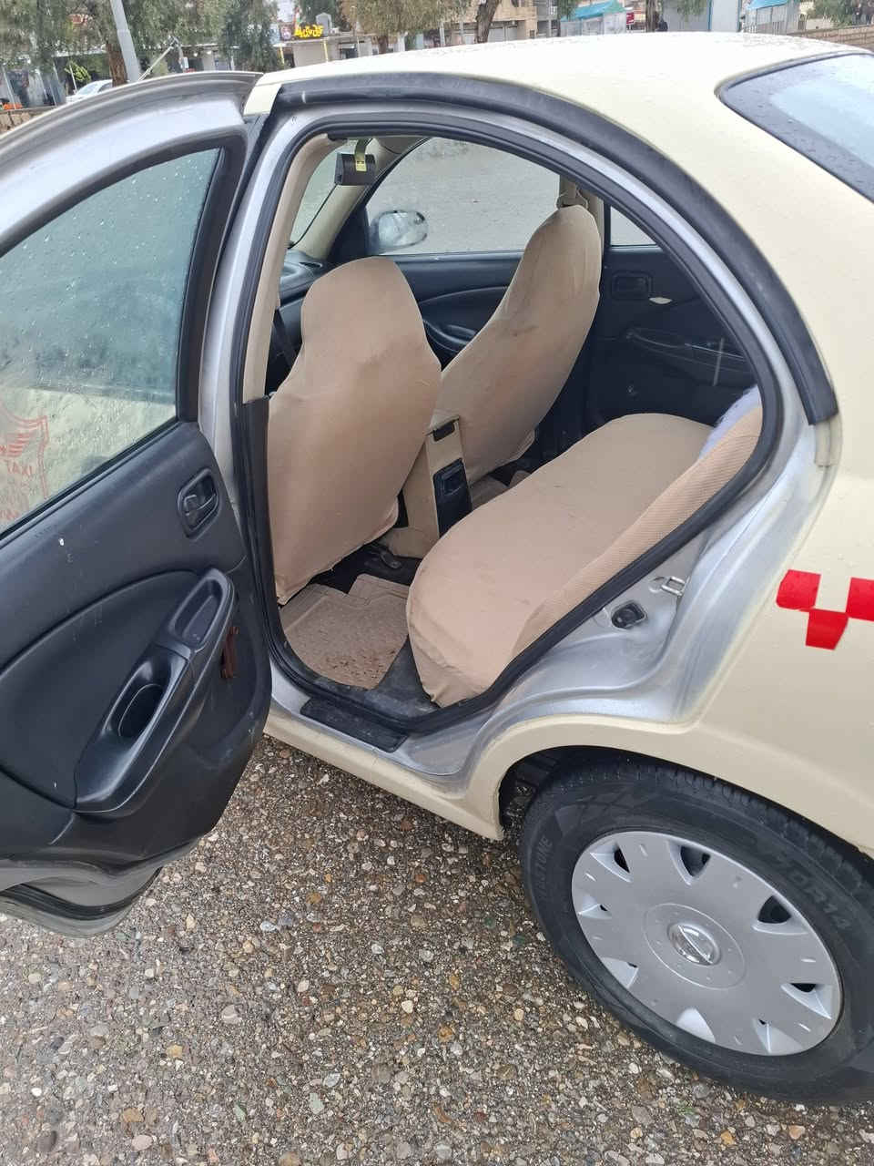 نیسان سەنی مۆدێل 2005 گێڕ عادی مەکینە سپی گێڕو مەکینەی بەشەرت بەس پێشی کەمەک لێدانی هەیە سەنەوی بەسەرچووە  پێشو پشتی توند کراوەتەوە سعری 88$  ***********
