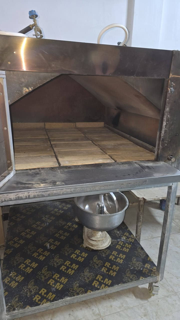 السلام عليكم
فرن حجري  جديد استخدام اقل كلش قليل 
السعر بعد التخفيض 250
بغداد 
***********
