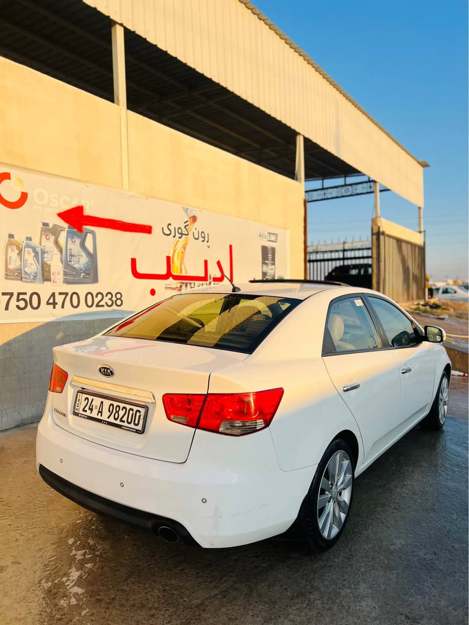 كيا سيراتو ٢٠١٣ فول موصفات توماتيك شفتات استيرن ويل ١٧شركة سلايد شاشة ايباد كاميرة حساسات خلفي محرك ١٦ دوش مراية شفط سيارة بدون صبغ فقط بيها مكانين صغير بارد رقم و سنوية جديد ٢٠٢٣ عليها (٨)ورقة غرامة ينزل من سعر ١١٨ ورقة عنوان دهوك قضاء بردرش *********** واتساب دهوك, العراق
