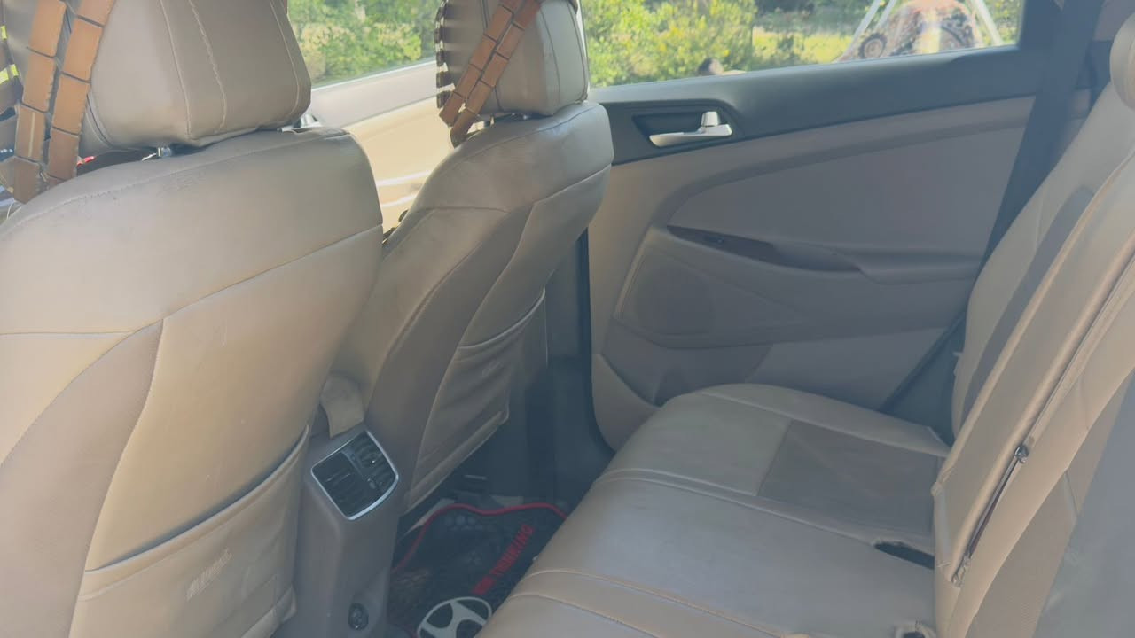 سلام عليكم
توسان موديل 2020 خليجي 
شركه الكاصد 
خمس عدسات 
حساسات 
مري شفط
محرك 2000  مكفول لا مفتوح ولا شي 
سايد بريك رجل 
سياره ماشيه ٦٨
كشنات جلد كرسي كهربائي 2
رقم بغداد نكليزي 
دوشمه كامله 
سياره جاهزه من كلشي 
سياره مكفوله 
السعر ٢٢٥وبيه مجال
مكانه بغداد
***********
