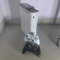 اكس بوكس ٣٦٠ أبيض • ١٧ قرص ألعاب • يدتين