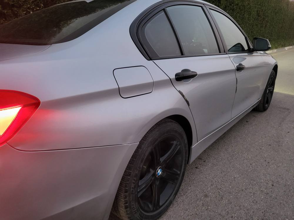السلام عليكم BMW 2018
320i
السعر  155$
بيع او مراوس

ماشيه 90000
محرك 2000 توين توربو
بصمه
كشنات جلد
وباقي المواصفات المعروفه
صور الحادث مرفقه
العنوان بغداد الكرخ
*********** بغداد, العراق

