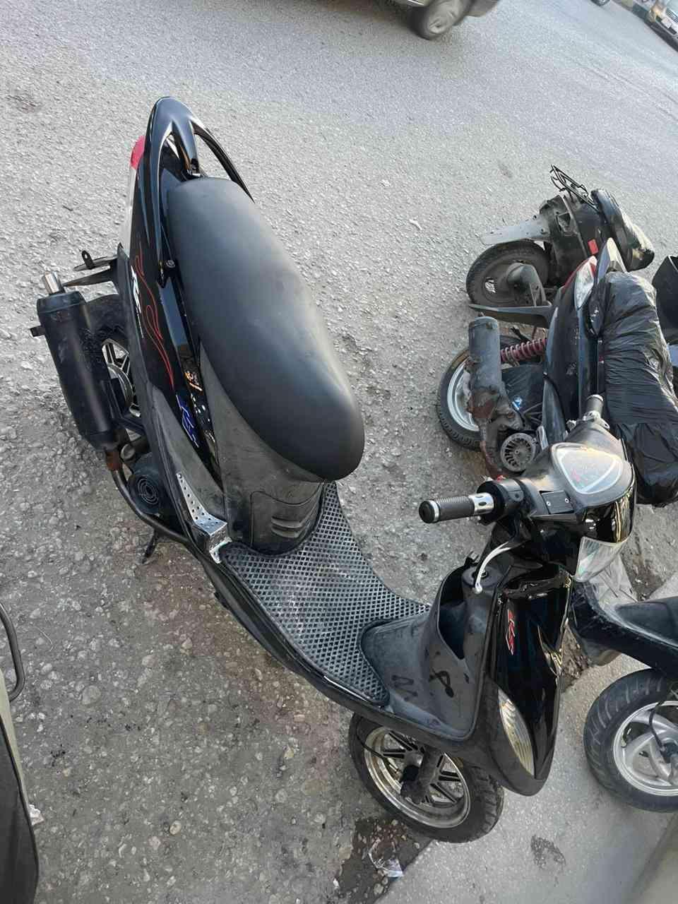 السلام عليكم ماكس عدلة 2005 للبيع نظافة شوفت عينك الدراجة ما مفتوحة ابد برغي ممفتوح شلعة معدل داكة 110 سرعة ما تقفل كله فول كلشي شغال سلف هندر اشاير هورن مكاني حي الوفاء ***********
