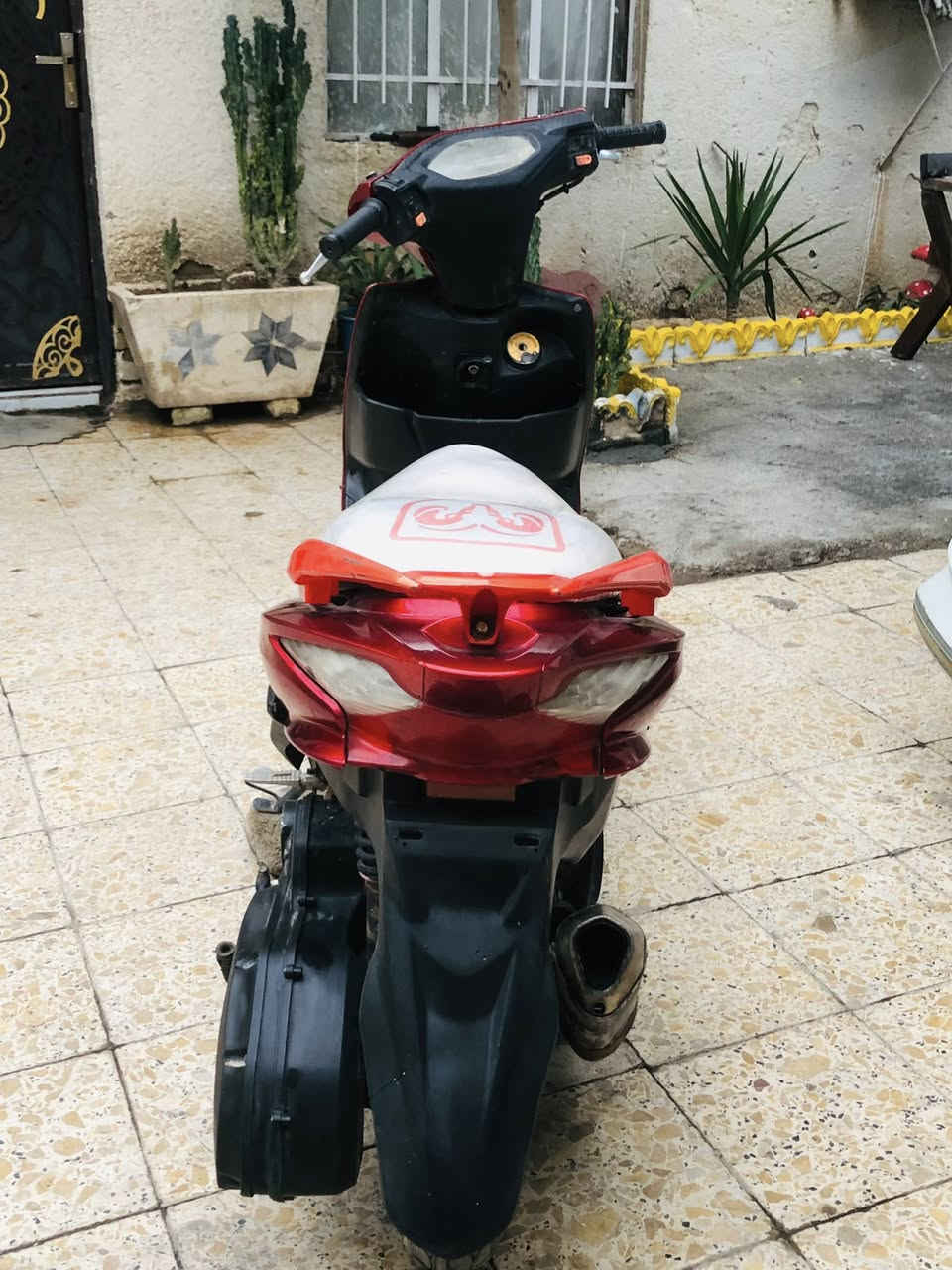 السلام عليكم دراجه ادرس صيني دراجه حلوه ونضيفه  اخت الرنبه ولا شخط بيهه مكينه خير من الله كهربايات كلهه شغاله دراجه نكره سلف  سعر الدراجه 350 بيهه مجال للشراي مكان الدراجه كوت ححي الجهاد ***********
