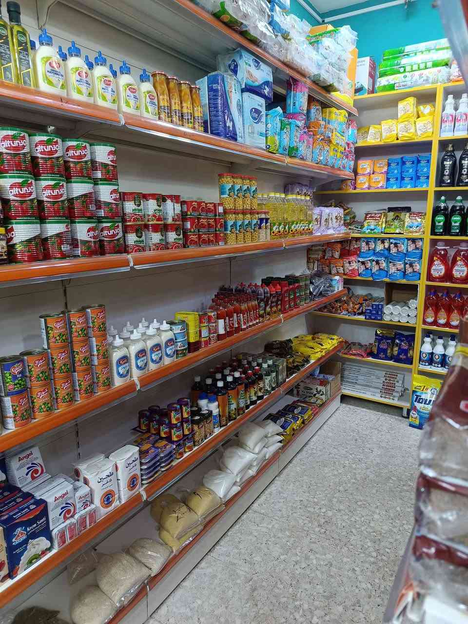 اسواق للبيع حي ميسان شارع البوريات
تحتوي عل 6 برادات عمودية +مجمدة 
وتحتوي ايضا عل كامرات وبسعر مناسب 
للاستفسار ***********
