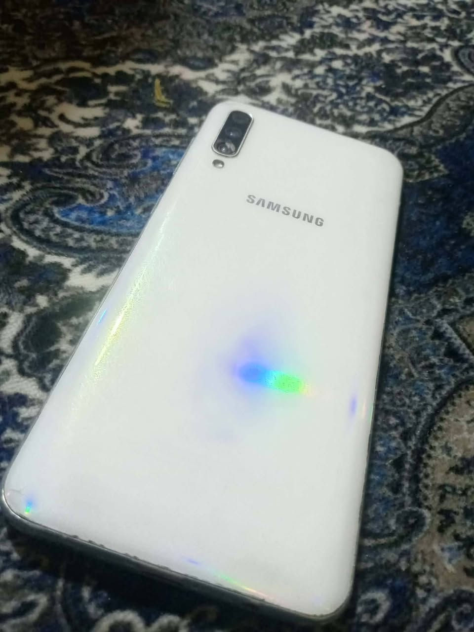 سلام عليكم كلكسي اي 50 ذاكره 128 جهاز نضافه وشحن تجي تكلب وشوف سعره 85 وبي مجال جدن بسيط جهاز نضيف استفسار خاص او اتصال ***********
