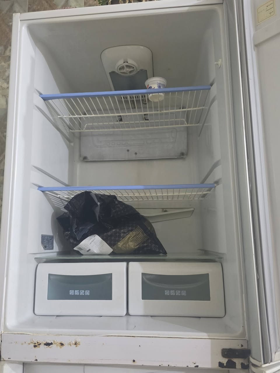ثلاجه مجمده براد كلها موجوده بيها كلش زينه ب٤٥٠ قويه  شراي تصل  ***********
