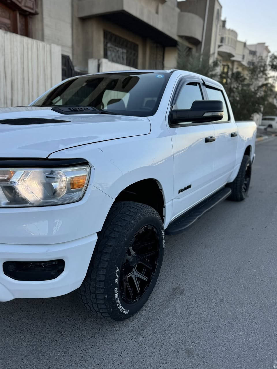 RAM BIG HORN
السلام عليكم

رام 2024 بك هورن ابيض نظيفه جدا جدا وارد امريكي ضرر خفيف جاملغ وبنيد خفيف جدا موضح بل صور  

ماشيه ٣٧ ميل فقط 
مواصفاته / باب طويل بودي قصير المرغوب 

المواصفات 👇
محرك V8 5700 هيمي 
هاندبريك بصمة .. سكليتر كهرباء 
بصمة تشغيل وشغال عن بعد 
تحكمات ستيرن شاشه كبيره اوبشنات  كامره  مري جانبيه متحركه تبريد امامي خلفي ثلج ماشاء الله رادار خلفي 
جام خلفي عل البدي  كهرباء 
اشاير مري بلوجكترات كشنات هيتر وستيرن هيتر كذلك 
حساسات امامي وخلفي وبعد كثير 

تفاصيل ‼️‼️‼️

محرك كير اكسل برغي ممفتوح بيه شرط الفحص 
طبعا السيارة عليه اضافات مكلفة جدا ومنها ….👇

دوسات جانبيه .. .. دبل فيتبم تكدر تتحكم بي من يمك .. 
2 ونص انج عاليه السيارة امامي وخلفي 
بيه نصبه ماشاء الله ماتنوصف 

ويل 20 مميز مع تاير امريكي🛞🛞  
منضومة زنون لايت كلش قوي زرع عدسات 

السيارة مرقم كامل هزه وفحص جديد سنويه بأسمي تحويل بنفس اليوم للمشتري 

سعر 💵💵💵
330ورقه مجال بسيط للشراي واتشرف بالجميع  

للعلم هزه فحص رقم كله جديد ماتحتاج اي مصاريف 
 مكانها بغداد القاهره***********
