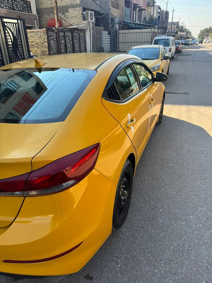 سلام عليكم من رخصت الادمن المحترم 
النترا مديل ١٧امريكي حادث بنيد نفسه لبيل واحد سياره جاهزه من كلشي هزه جديده مصفره هيه بسمي تحويل مباشر مكينه كير تبريد صدر تخم تاير 
جديد مكان سياره بغداد شعب السعر ١٢٥ وبي مجال بصيط 
***********
