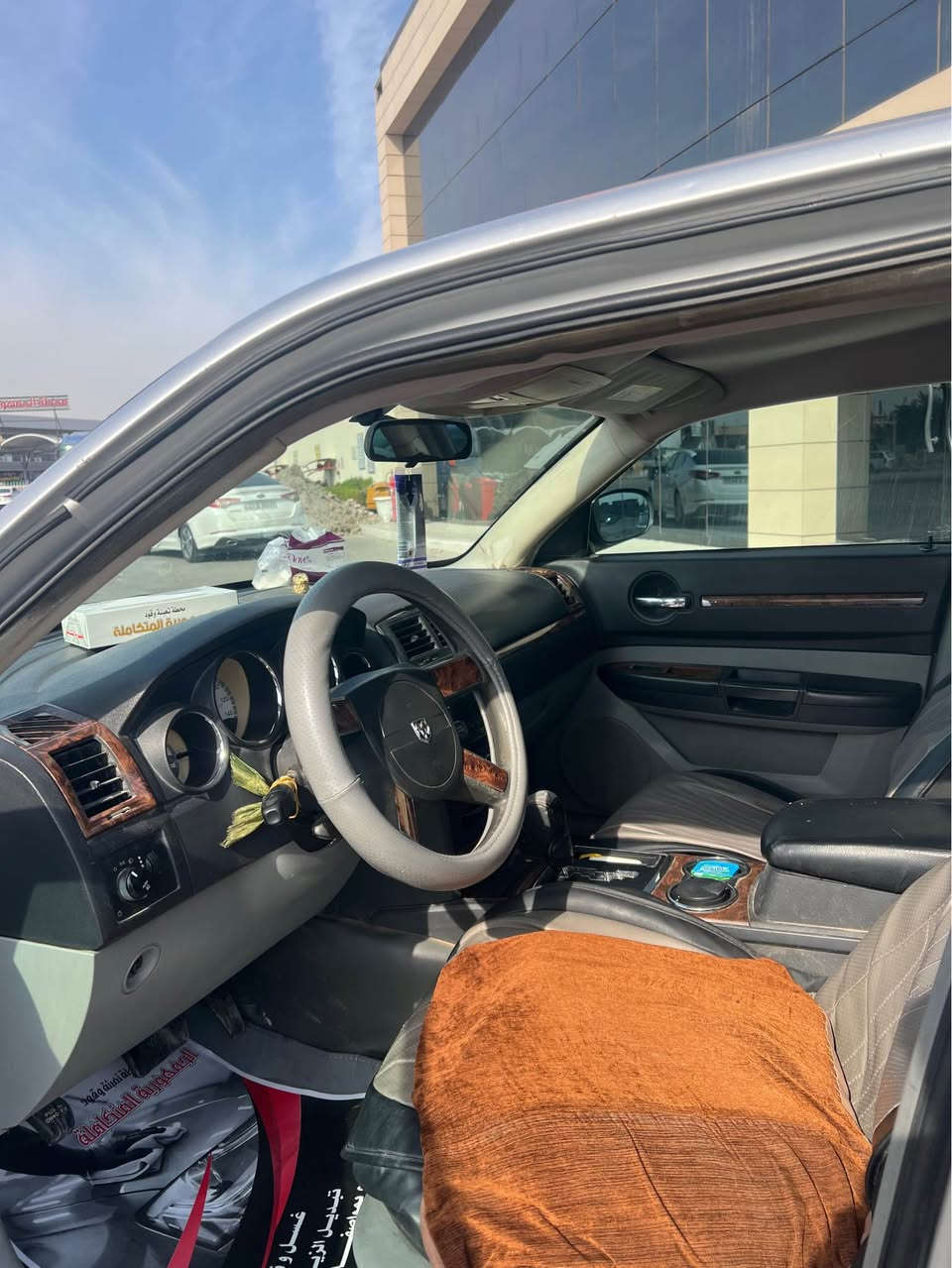 السلام عليكم للبيع دوج جارجر كندي مديل 2009 كفاله بيه بس باب خلفي مبدل اثر خياس ولباقي كفاله كير محرك حداده تخم تاير تبريد تادفئه  عنوان سياره ابو الخصيب السعر 95 وبيه مجال *********** Singapore
