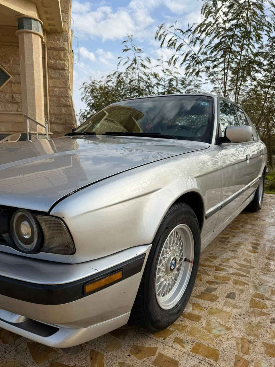 السلام عليكم
سيارة للبيع بي ام دبليو 525 موديل 1991 محرك لا صرف ولا بخار تدفئة تبريد شغال گير اوتماتيك رقم كركوك سنوية جديدة ل 2030 صبغ عام جمالية
بيها دفتر بانزين
 السعر المطلوب 67 وبيها مجال بسيط 
المكان كركوك
ملاحظة مكلف بالنشر اي استفسار اتصل على صاحبها
***********
