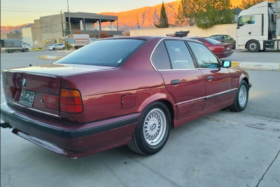 بی ئیم 525 تۆماتیک مۆدیلی 1992
ئاڕم پلاستیکی سلیمانی
دووجام کارەبا abs
شاشە ئایپادو کامیرە
رەنگی ماڕۆنی
سەیارەکە حیزامە بۆ جوانی
چوار تایەو ویلی لۆکی لەسەرە
لایت ئەلقەو زینۆن
تەبرید ساردو گەرم

سـعـر : لە کۆمێنت داوابکە ڕاستەوخۆ بۆت دێت 📥 

گێر و مەکیەنەی بەشەرت 
هیچ کێشەیەکی تێدا نییە 

ژمارەی خاوەنەکەی 
***********
***********
ڤایبەر & واتسئاپ
