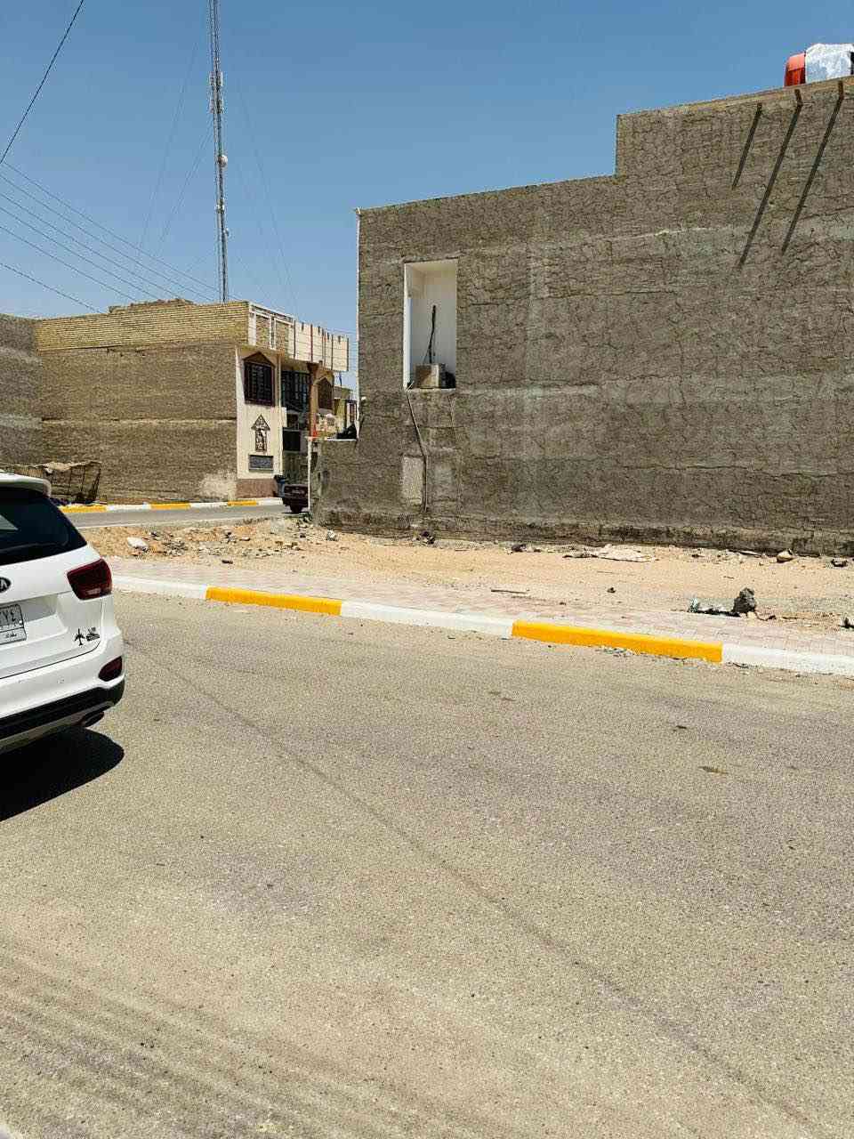 السلام عليكم قطعة للبيع في كربلاء حي الفارس المساحة 222م ركن تباع كاملة او نصف منها مكان مميز قرب ملعب كربلاء السعر مليون للمتر الواحد الاتصال على ***********او*********** كربلاء, العراق
