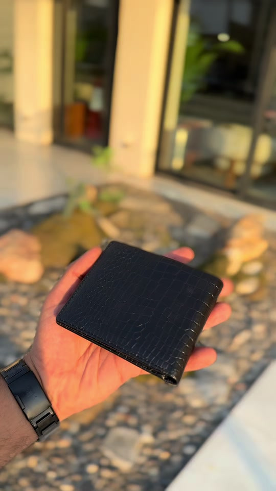💼✨ سـافـا مـوبـايـل ✨💼 🔥 محفظة RIVER WALLET الفخمة 🔥 ✅ خامة ممتازة وتصميم أنيق ✅ نحيفة وخفيفة بالحمل ✅ مناسبة للكاش والبطاقات ✅ جودة عالية وتحمل ممتاز 💰 السعر: 35,000 دينار فقط 🎁 مناسبة للاستعمال اليومي أو كهدية مميزة 🚚 توصيل إلى جميع محافظات العراق 📍 العنوان: المنصور – 14 رمضان – مقابل مطعم الساعة 📞 للاستفسار والطلب: *********** ⭐ سافا موبايل… كل ما تحتاجه بمكان واحد ⭐
