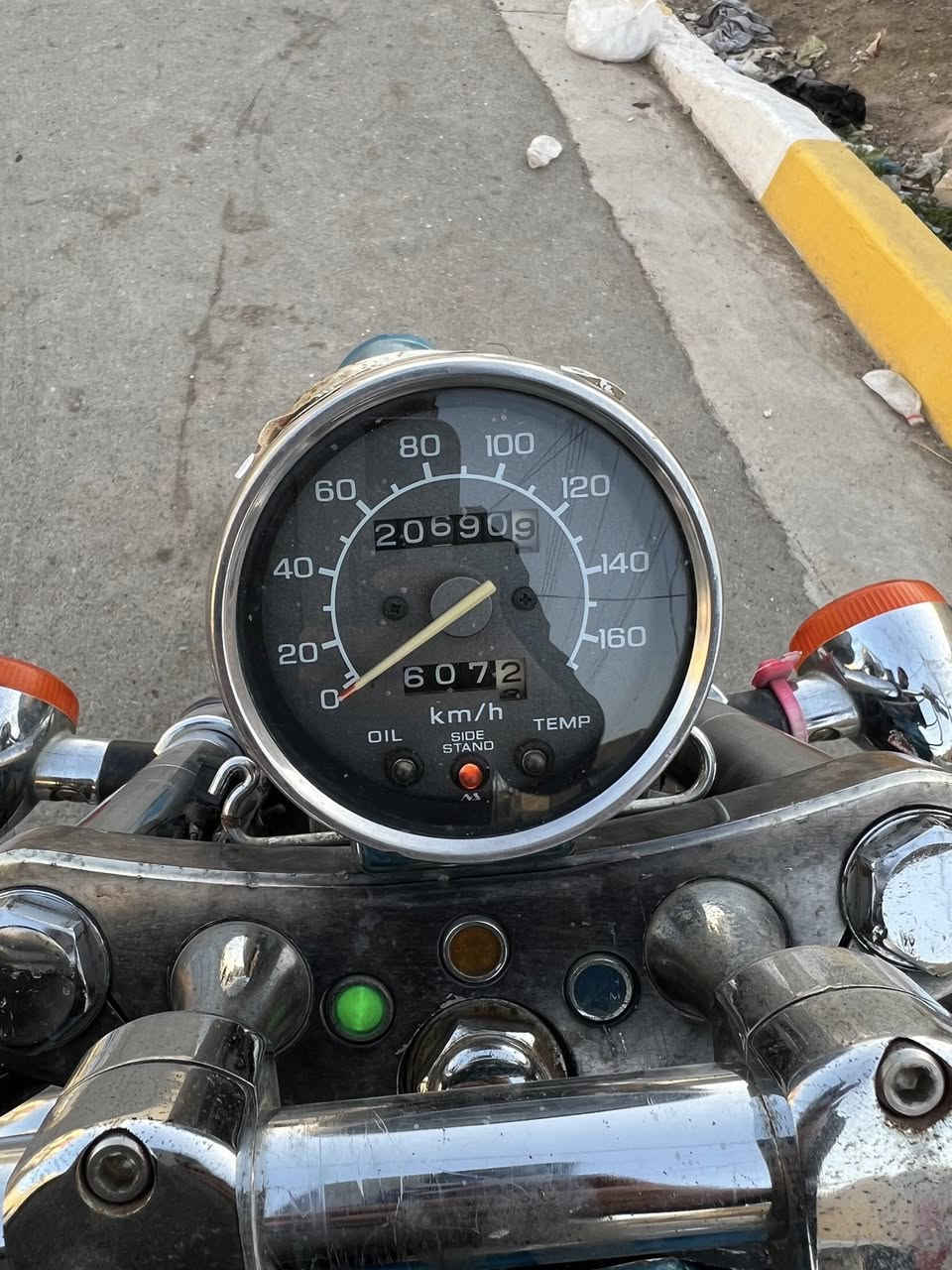 سلام عليكم اخوان هوندا ستد 400cc للبيع مكينة وكير مكفولات لا تبخير ولا تنقيص شلعة معدل كلش قويات وناعمة الدراجة كله بلادية وكل كهربائياته شغالة ادامة عامة قبل يومين مسويله تخم بلكات تصفية كابريترات الدراجة جاهزة للاخير السعر (1250) العنوان |||بغداد الحسينية|||(***********)
