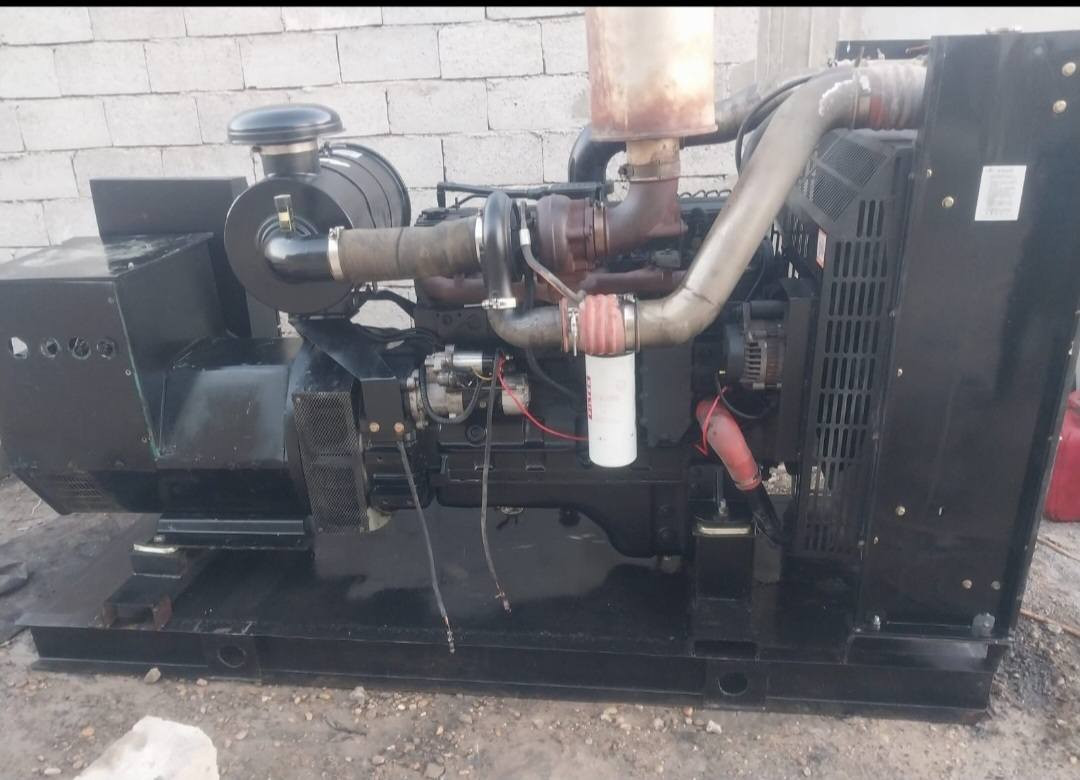 سلام عليكم عندي مولد مكينه كمنز ٢٤ ولف توليد٢٥٠ كيفي  نحاس اصلي ستفسار نتصل عله رقم ***********
