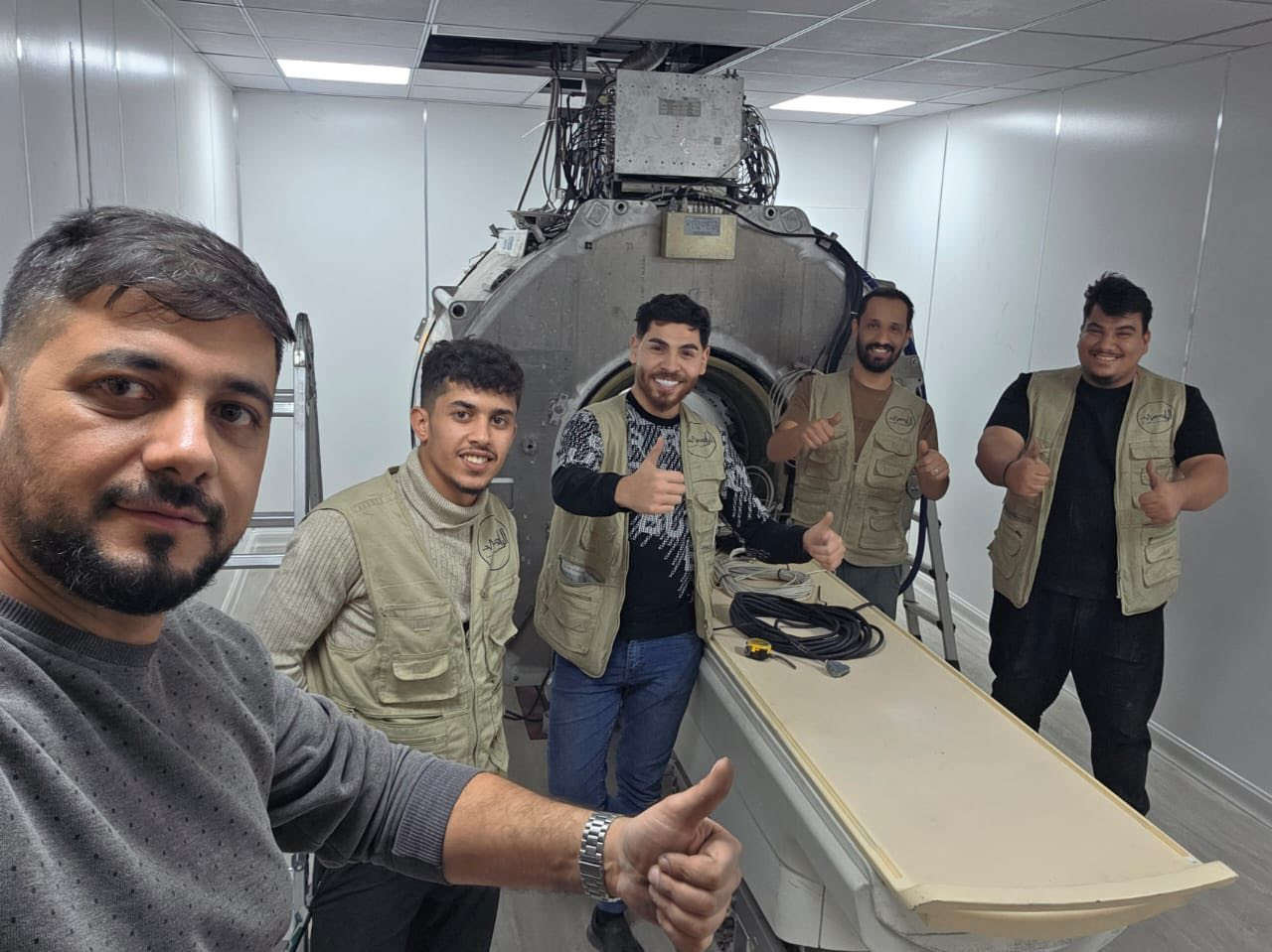 تحية طيبة،

بحمد الله وتوفيقه، يتشرف مكتب الراصد للأجهزة الطبية وكادره الهندسي المحترف بالإعلان عن إنجاز جديد تم بالتعاون مع إدارة وكادر مجمع برجمان الطبي عيادة ضلال بيروت 

– بغداد  / شارع فلسطين / ساحة بيروت 

حيث تم بحمد الله نقل و تنصيب وتشغيل:

جهاز الرنين المغناطيسي موديل :

- MRI Philips Achieva 1.5 T

مع إجراء كافة المعايرات (Calibrations) لتحقيق أعلى جودة للصور الطبية.

نبارك لإدارة وكادر المركز هذا الإنجاز والمتمثل بالسيد محمد اموري المحترم ، ونتمنى لهم دوام النجاح والتوفيق في خدمة المرضى وتطوير الخدمات الصحية في المنطقة.

كما يواصل مكتب الراصد تقديم خدمات الصيانة والدعم الفني لما بعد البيع في مختلف المحافظات، مع الالتزام باستخدام قطع غيار أصلية وضمانات موثوقة، بما يعزز ثقة عملائنا الكرام.

⸻

📞 للاستفسار والتنسيق:
 • قسم المبيعات: ***********
 • قسم الصيانة: ***********
 • الإدارة: ***********

📍 العنوان: بغداد – حي الجامعة / قرب نفق الشرطة

⸻

#MRI
#CT_Scan
#Cath_Lab
#XRay
#Philips
#Hitachi
#Siemens
#مكتب_الراصد
#Chiller
