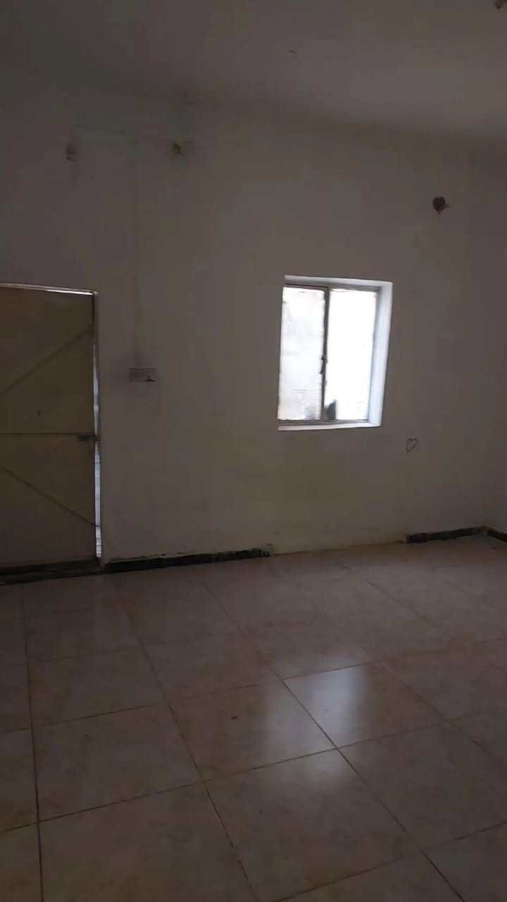 السلام عليكم يوجد دار للبيع فقط في محافظة واسط الكوت منطقة العزه الجديده مقابل جسر الكريميه بالقرب من موكب ستار ربيح المساحه ١٣٢ م الاتصال على الارقام *********** و *********** لمعرفة باقي التفاصيل
