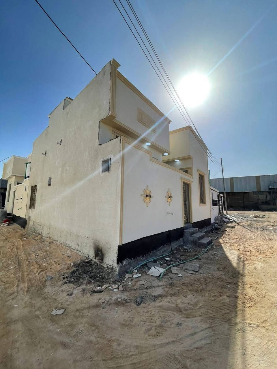 واسعد الله اوقاتكم بكل خير احبتي
***********
يتوفر دار سكن للبيع 

المساحه لكليه 100 متر مربع  ركن على شارعين كل شارع 10 متر 

نوع العقار طابو زراعي عراقي 

سند ٢٥ ول مالك عراقي تتكاتب ويا ابوالطابو مباشرتا

يتكون من غرف نوم عدد 2
استقبال 
صاله
مطبخ 
 مجمع صحيات داخليه وخارجيه 

البيت كامل من جميع الملحقاته 

بناء جديد 2025

فارق جاهزة للسكن تستلم بيتك عند المكتبة مباشر 

العنوان البصرة قضاء ابي الخصيب 

ابو كوصره غرب مدرسه الفتكار 

تبعد مسافة عن شارع ابو كوصره 100 متر 

منطقة روعه جميع الخدمات ماي كهرباء شارع 10 متر 

السعر  58وبي مجال

للاستفسار لاتصال ***********
