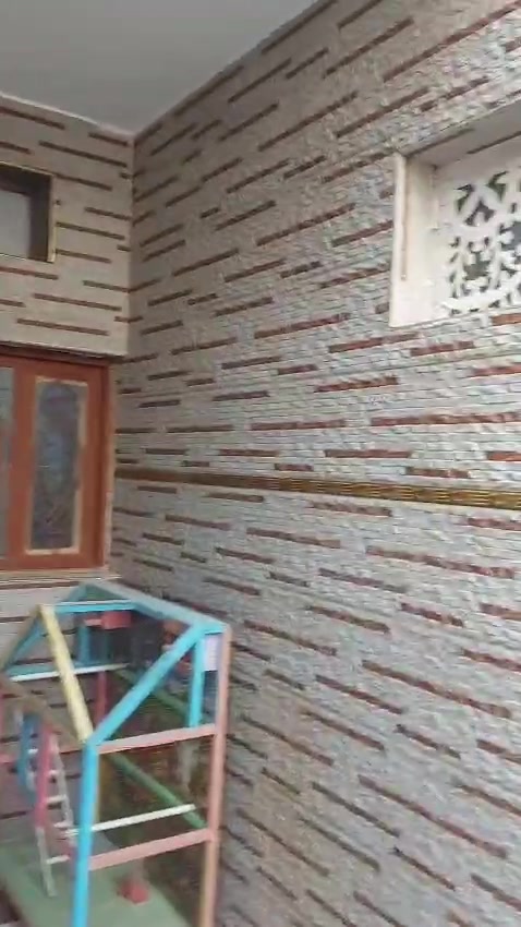 دار للبيع طابقين بناء جديد المساحه ١٥٠م  ٧.٥م في ٢٠م تفاصيل البناء غرفتين نوم وصاله ومطبخ واستقبال الطابق الثاني شقه معزوله غرفتين نوم وصاله ومطبخ واستقبال غير مسكونه سابقا نظافة البيت ٩٥% العنوان ناصريه مركز يقع بين مدرسه العراق الابتدائيه ومكتب عبد الأمير للسيارات السعر 290 قابل للتفاوض
   للأستفسار واتساب ***********
