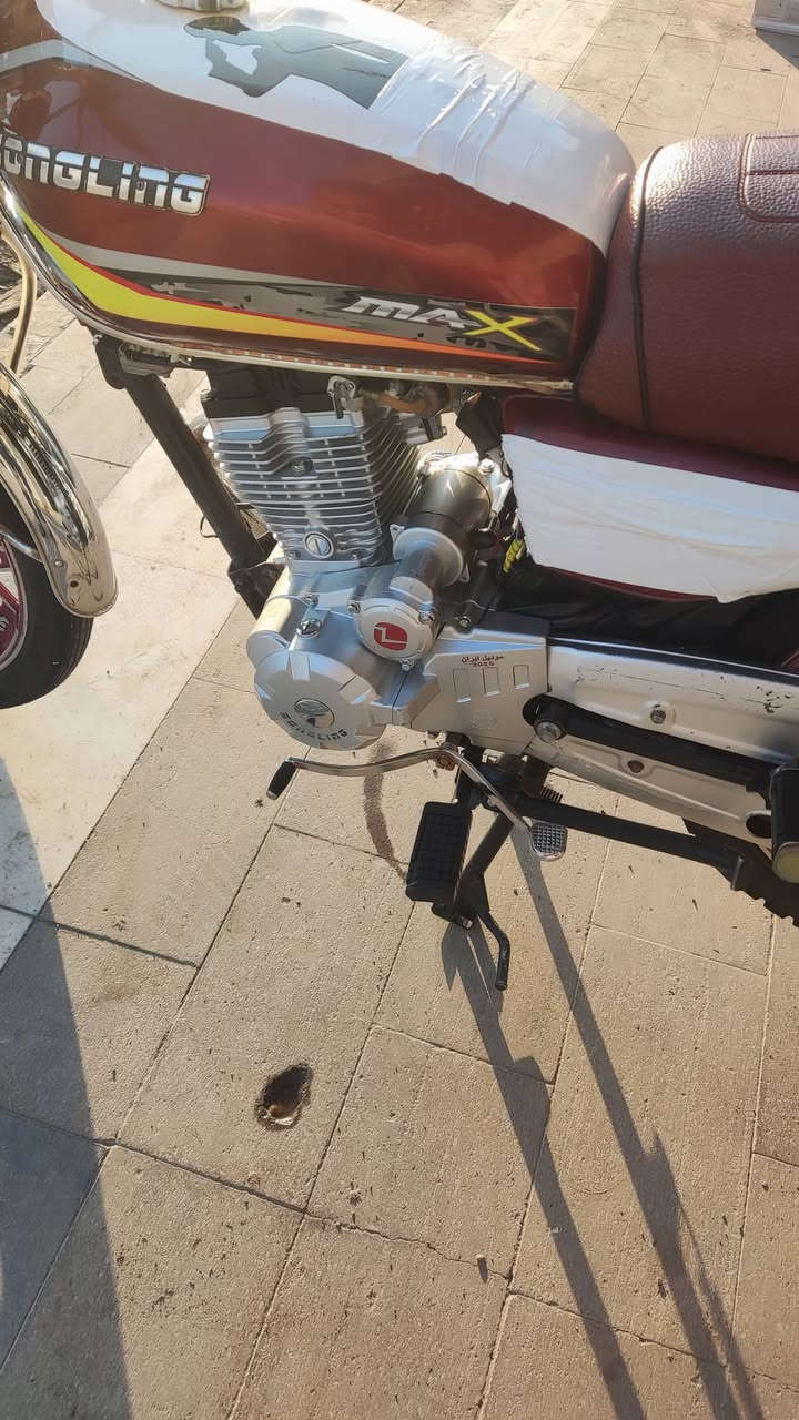 سلام عليكم دراجه للبيع موديل 25 أوراق بي مكينه مكفوله دراجه جديده حيل ستفسار ***********
