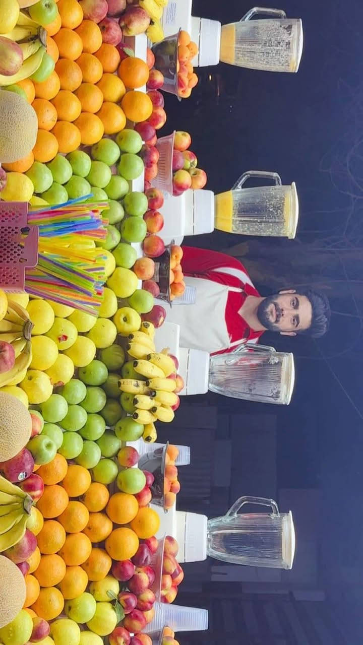عربة حسن الشهيرة للداطلي واللبن
بما انو الاجواء الشتوية رجعت اقتحمتنا من كل الاتجاهات والشتاء مناوي يودعنا ضروري داطلي حار
اليوم جبتلكم شخص يشتغل الداطلي بكل احترافية واهم شي كدام العين والنظافة هي الي تحكم 
العجينه هشه وطرية من الداخل وكرسبي ومقرمشةمن الخارج والزيت كدامكم شلون نظيف واهم شي من تاخذون كلوله دارينه بالراشي والمبروش
وحاليا ضايفين عصائر طبيعيه فريش كدام العين من الشجره للخلاط
منو مجربهم 
عنوانهم شارع فلسطين تقاطع النخله مجاور مطعم علي شفي
وتوصيل متوفر   
***********
