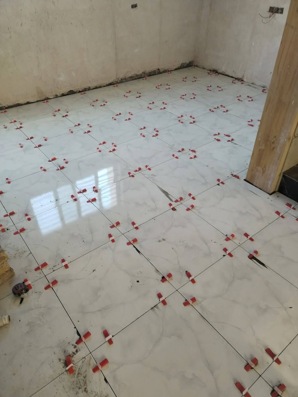 خلفه سيراميك جداري وارضي شغل مرتب شرط ليزر ***********
