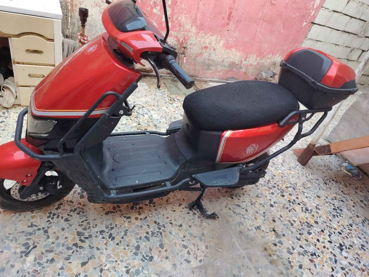 دراجه شحن  تحتوي على 6بطاريات كلهه شغاله فول
اي شي ما مفتوح بيهه دراجه حلوه ونضيفه واتكاتب وياك من بيتي 
السعر 750 الشراي يتصل رجاء ***********
