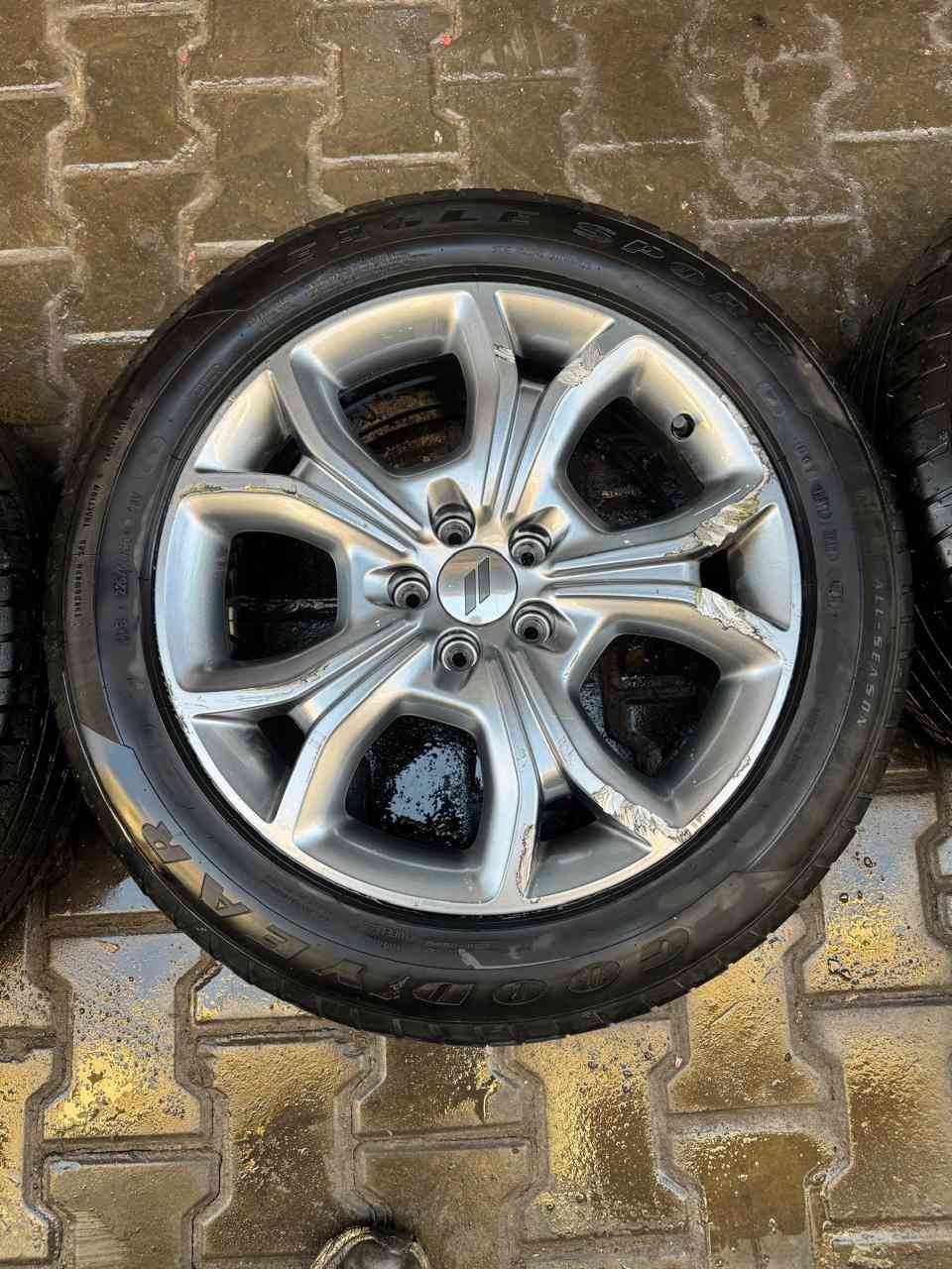 السلام عليكم
عندي ثلاث تايرات مع ويالة دوج هونت حجم 18 للبيع اذا احد يريد سبير ابيع مفرد او كلها


**إذا كنت صاحب هذا الإعلان وتريد حذفه لأي سبب، رجاءا أرسل رسالة إلى الدعم الفني**