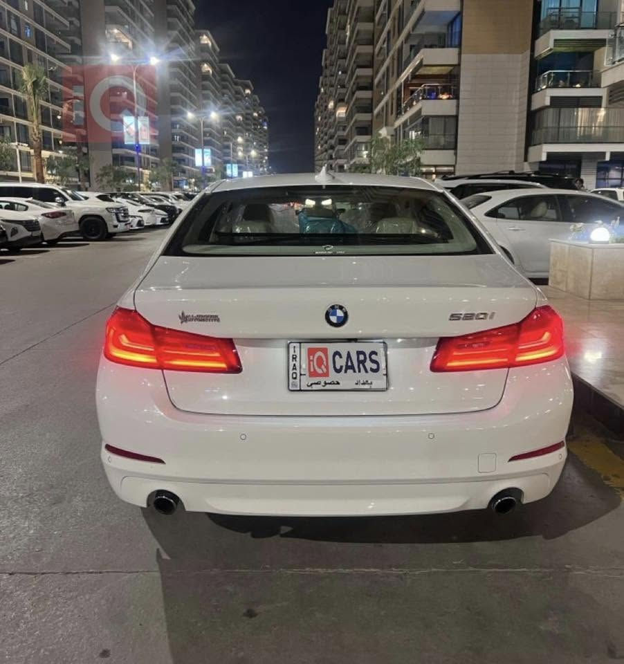 Bmw 520
وكالة العروش2020 

سيارة على ايدي من الاستلام من الشركة 

بدون اي عطل او اشارة او تنبية 

لوحة بغداد 

فتحة السقف 

ستائر جانبية وخلفية 

بصمة 

مسند ذراع

كاميرا خلفية 

رادارات 

نظام تنبيه السائق 

حساسات هواء الاطارات 

مثبت سرعة 

لايتات ليزرية ليد 

كشافات ضباب 

مانع انزلاق 

السعر مناسب 
مكان السيارة بغداد المنصور 
للتواصل واتساب 

***********
