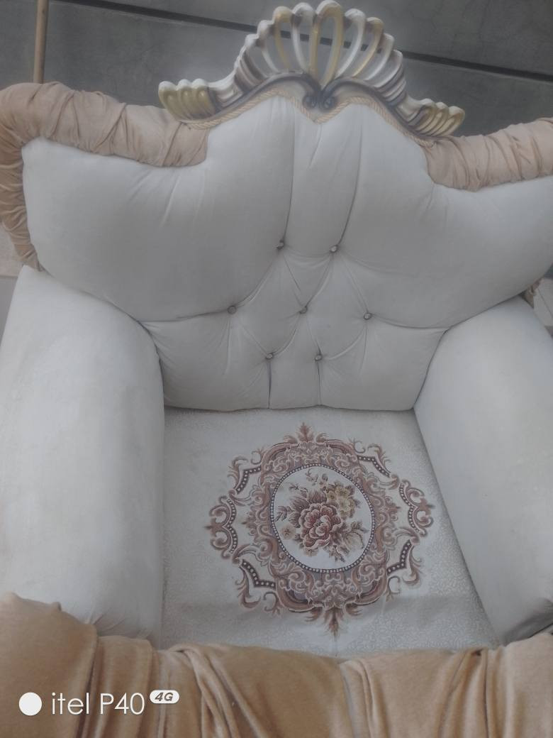 السلام عليكم تخم 10 مقاعد للبيع السعر 175عنوان جلولاء رقم بيه واتساب ***********
