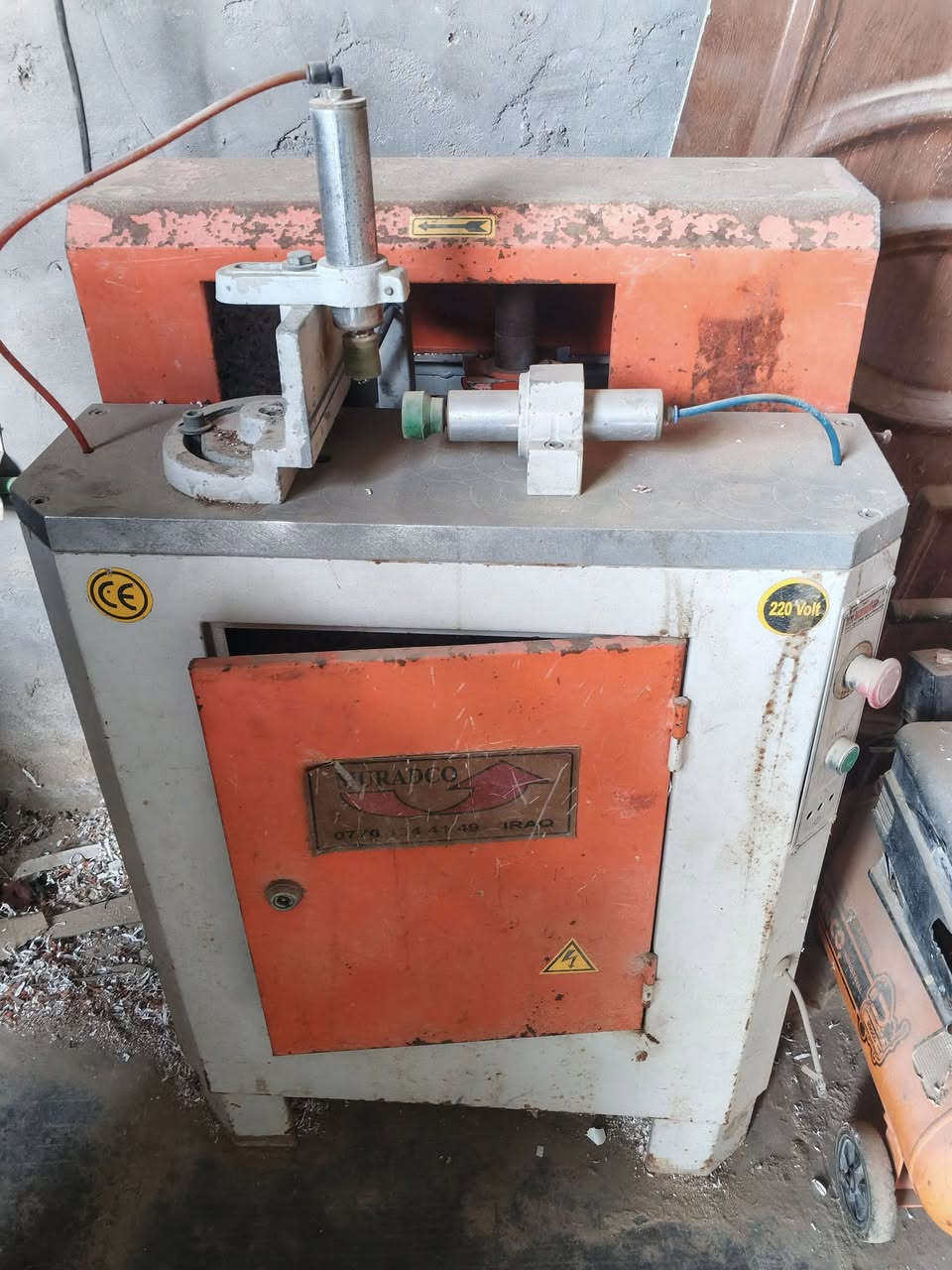 معمل بلاستك للبيع مكان الديوانية 
رقم / ***********
