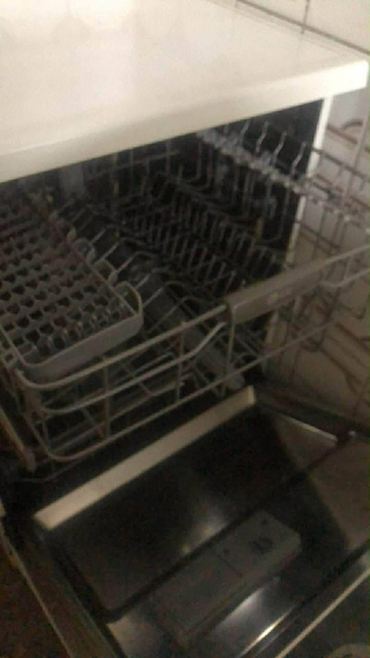 غساله صحون بلاديه نضيفه شغاله ال جي ١٠لتر ب ٢٠٠ نهايته عامريه


**إذا كنت صاحب هذا الإعلان وتريد حذفه لأي سبب، رجاءا أرسل رسالة إلى الدعم الفني**