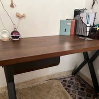 ميز • نظيف جداً