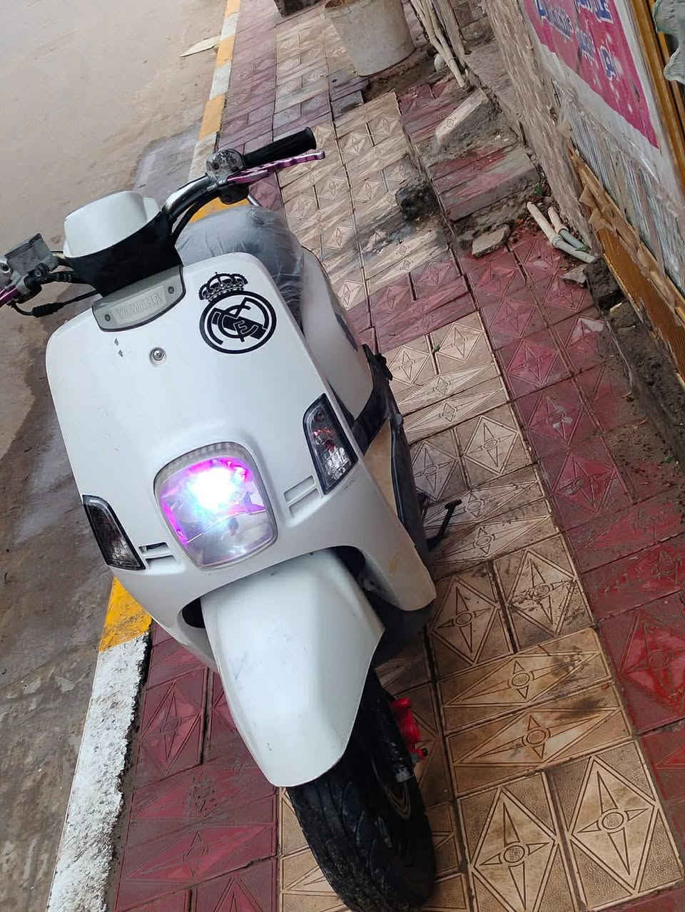 للبيع كابريته حاويه صارلها 10ايام من طالعه
كفاله عامه برغي مامفتوح بيها مكاني سوق الشيوخ 
ستفسار خاص او اتصل
***********
