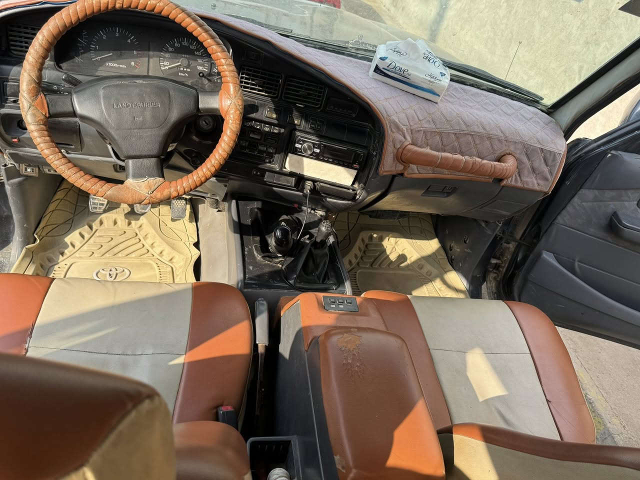 السلام عليكم لاندكروز ليله علوي موديل 93رقم واسط إنكليزي اب اسمي سنويه لحد 28 فول موصفات دبل تانكي دبل سبير  سلايت روف ثلاجه 3قطع تبريد سياره مصبوغه جماليه تخم تاير صدرها  80/بل 100 كير عادي مكينه اثري أف. كهربايتهة كلهة شغاله جام لايت سنتر لوك خمس أبواب كيجان كلهة شغاله   لبيع مكان  واسط العزيزيه ***********  ***********
