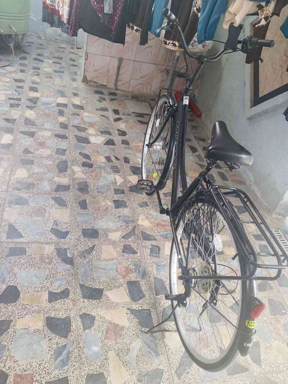 سلام عليكم بايسكل بناتي للبيع حجم 27 مال حاويه مديل 24 مختم كامل مكمل ربع متصرف عليه ابيع بدون غراض مكاني بغداد شهداء البياع السعر 140 وبي مجال للطيبين للاتصال على *********** متواجد واتساب ومازنجر
