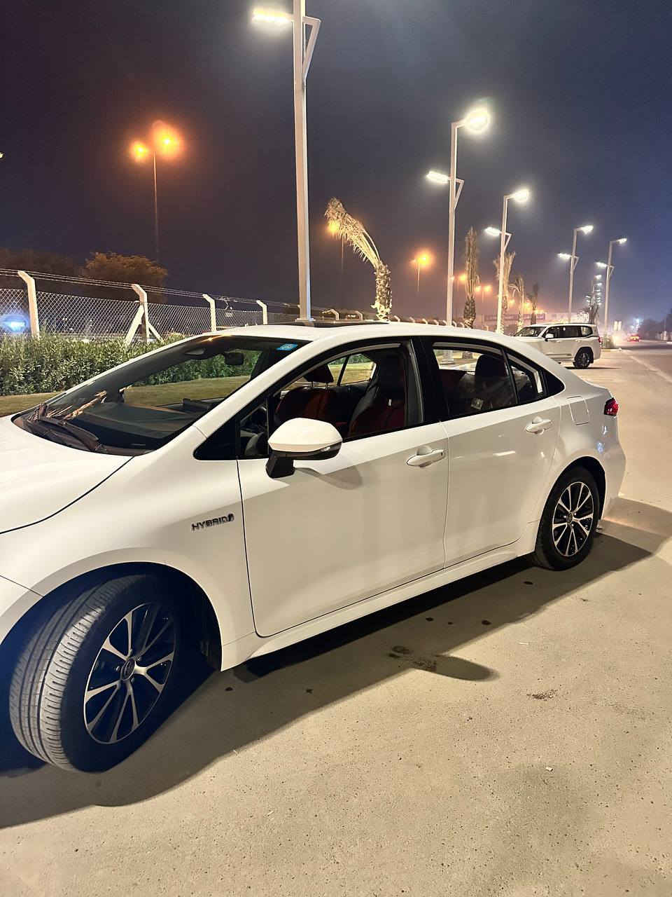 كورلا هايبرد 24 شكل امريكي
‏
‏رقم بغداد بأسمي
‏ماشية 35 
‏كلين مكفولة من اي صبغ او بارد 
‏السيارة فول مواصفات 
‏كشنات جلد احمر 
‏فتحة سلايد روف 
‏اوتو هولد 
‏رادار امامي 
‏بصمة
‏دشبول دجيتال
‏تبريد قطعتين 
‏اشاير مري جانبية 
‏مانع انزلاق 
‏
‏السعر : 155 وبيهة مجال بسيط  للشراي 
‏مكاني بغداد الغزالية 
‏الرقم : ***********
‏
‏
‏
‏
