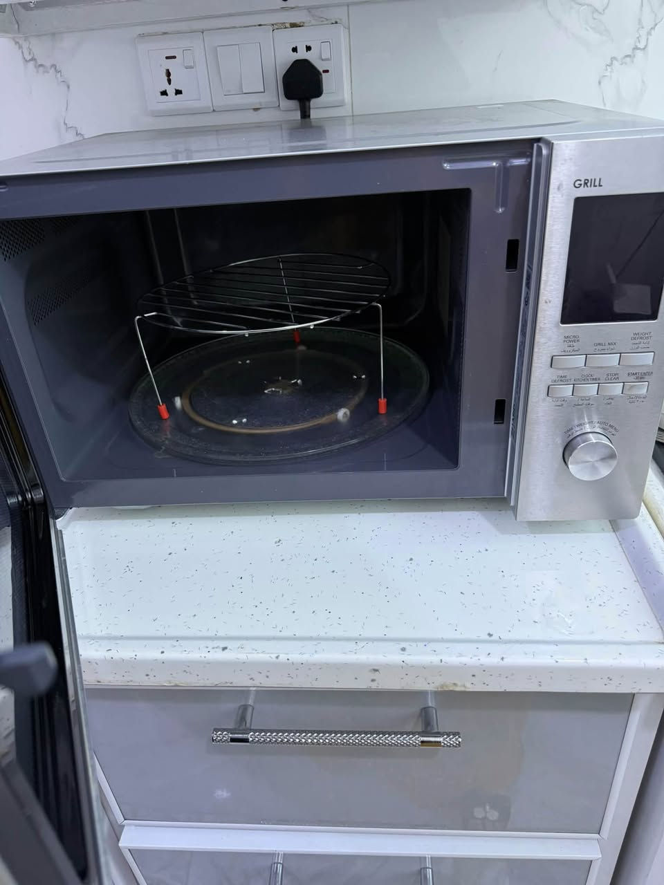 مايكرويف شارب Grillشغال بدون مشاكل استخدام جدا قليل اخو جديد اريده ب٢٠٠


**إذا كنت صاحب هذا الإعلان وتريد حذفه لأي سبب، رجاءا أرسل رسالة إلى الدعم الفني**