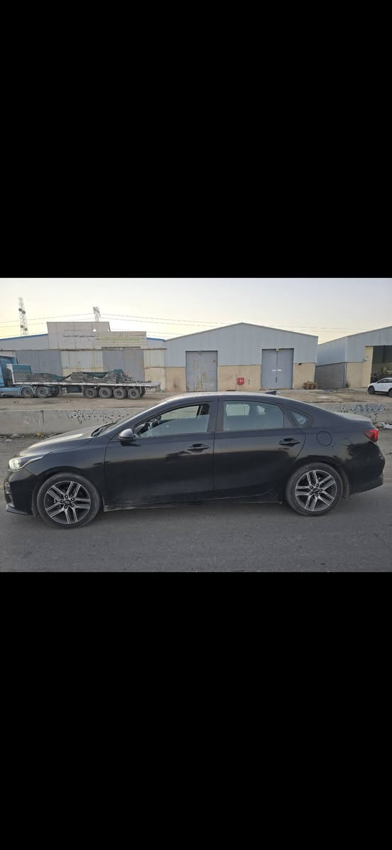 السلام عليكم 
كيا فورتي  2019 امريكي 
 محرك ٢٠٠٠ دوش 
كير AT جديد 
فول تحكمات ستيرن 
شاشة وكامرة
تبريد ثلج
تحديد مسار رادار 
منظومة زنون  
ماشية 77 ميل
رقم بغداد بأسمي تحويل ثاني يوم 
بيها صبغ تقريبا 6 قطع اثر حادث امريكا ربع جاملغ وبنيد وبالعراق بيها طخات خفيفه 
 مكاني بغداد الحسينية مطعم الامير
السعر  117  ورقة مستعجل ع البيع
وبيها مجال للشراي حك الجية 
 ***********
***********
