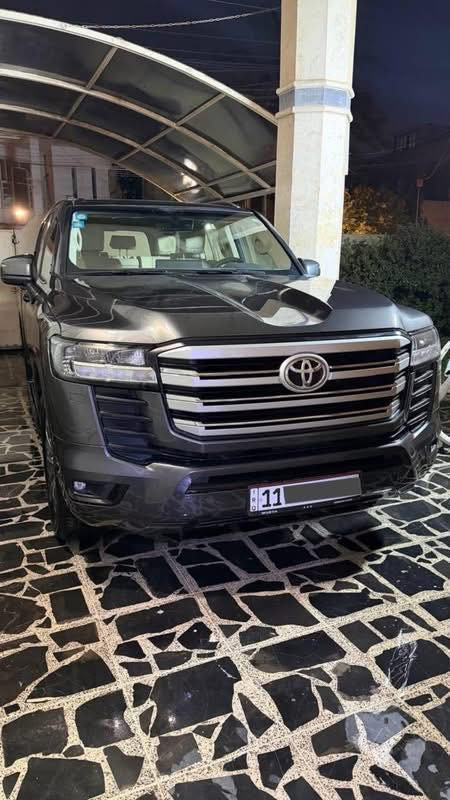 لاندكروز للبيع 2022 وكالة ساز ام الضمان
مغلفة PPF اصلي

السيارة جديدة ومكفولة من كل شي   
لونها رصاصي غير محدد 
رقم بغداد مميز ب اسمي
ماشية 65 الف كم حقيقي

فول مواصفات 
سلايد بصمة
محرك 4000 تنفس طبيعي 6 سلندر
الكراسي جلد و كهرباء 3 طكات 
كشنات تدفئة تبريد
رادار خلفي توقف ذاتي
كاميرا
شحن واير لس
فور ويل 4X4
بصمات عدد 2
مكفولة من كل شي صبغ بارد فتح
 السعر : 64.500$ بيها مجال بسيط 

مكان السيارة : بغداد السيدية
*********** متوفر واتس اب
*********** كورك
