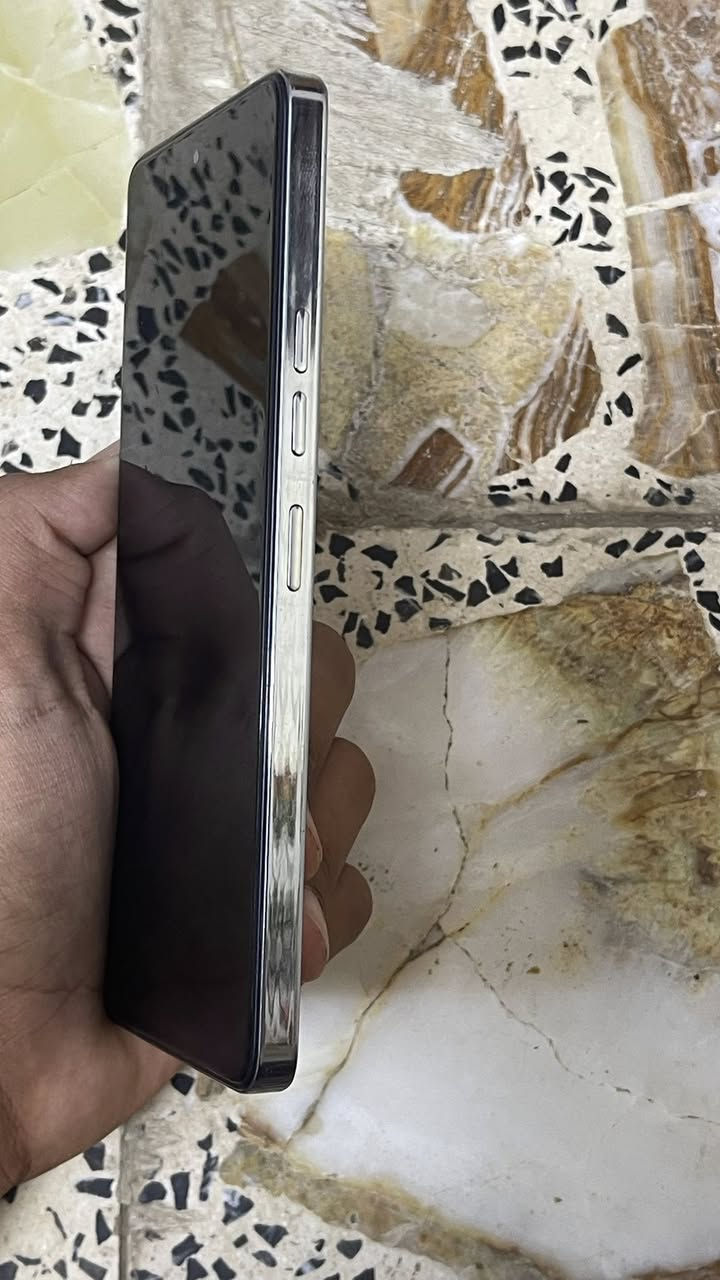 تكنو كامون ٢٠ برو
جهاز نضيف جدا وكلشي بيه شغال كاميراته تخبل وشاشته حلوه والجهاز مابيه زلغ مابيه ابد والشاصي نضيف جدآ وكارتونه موجود كامل 
السعر ٢٠٠ تعال ماسنجر أو واتساب ***********
