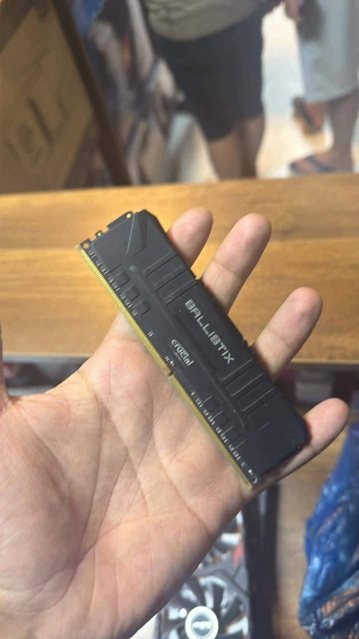 للبيع توصيل موجود 

DDR4 T-Force 16X2 32G 3200HZ
215 الف 

Ddr4 8G 3000HZ 
40 الف 

Intel I3 10105F 
50 الف 

Power Suplay 500Wat 
40 الف 

الكيسات ويا الفانات القطعة ب45 الف 

للتواصل
***********
