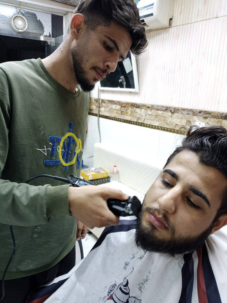 يعلن محل نيولك للحلاقه بأدارة كاظم وكرار🧿
‏عن فتح باب التسجيل لدورات الحلاقه الرجاليه
‏مدة الدوره شهر
‏(نظري+عملي) 
‏*كل الدروس محفوظه الكترونياً على شكل فديوهات تعليميه للمتدرب
‏من الصفر لحد الاحتراف
‏الدوره تشمل كل ما يخص الحلاقه الحديثه من:-
‏تدريج شعر🧵
‏تعلم استخدام نوعين من الخيط(فم+مقص) 🧵
‏تعلم تدريج لحيه🧵
‏تعلم استخدام سشوار شعر🧵
‏تحديد بأنواعه🧵
‏تعلم استخدام جهاز شمع🧵
‏تعلم استخدام جهاز بخار🧵
‏تعلم العنايه بالشعر🧵
‏تعلم جلسة العنايه بالبشره🧵
‏تعلم استخدام جهاز شفط دهون🧵
‏تعلم العمل بالمكينه الثلاثيه الروسيه🧵
‏تعلم استخدام مكينه الانف والاذن🧵
‏تعلم استخدام كاويت شعر🧵
‏طريقه عمل مسرحات شعر🧵
‏طريقه عمل خبطات بشره🧵
‏تعلم استخدام السناره🧵
‏صبغ الشعر+اللحيه وكيفية استعماله🧵
‏تعليم طريقة صبغ اللون السلفري(الابيض)🧵
‏برنامج ادارة المحل🧵
‏كيفية التعامل مع الزبون🧵
‏#العنوان بابل المسيب فرع مرطبات النورس 
‏للحجز والاستفسار على الارقام التاليه او مراسلة الصفحه
‏***********
‏***********
‏_المسيباوي لدورات الحلاقة
‏
