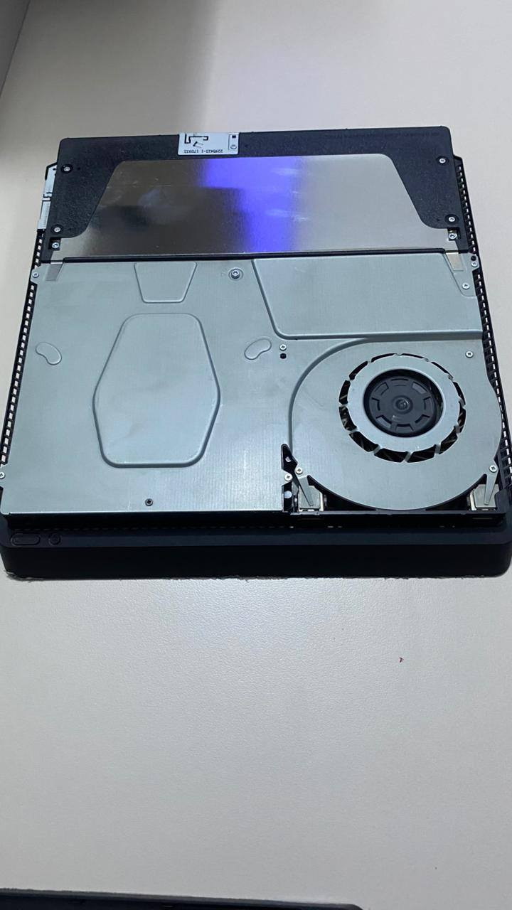 السلام عليكم 
بلي  سلم ps4 اونلاين (نظام13.4)(يتحمل العاب مجانية)
ذاكرتة 500
جهاز  كلش نضيف لوك ستيكر لا مفتوح ولا داخل تصليح ابد ولا بي اي خلل
كامل ملحقات وكارتونة  ويا قرص
كوست
 وجوستيكات ثنين 
سعرة ب200قفل
مكاني بغداد البلديات
***********
