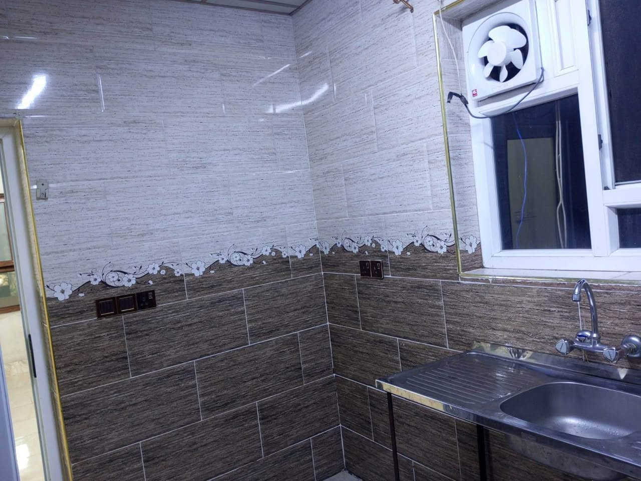 اعلان 🔔دار للايجار طابق ثاني بناء حديث
الموقع ♦️كركوك منطقة الواسطي قرب معهد بهار ✅
يتكون الدار 🏠 
استقبال ▪️مطبخ ▪️غرفة منام▪️صحيات
سعر الايجار 225 الف مع الماء والكهرباء 💵
✅ احصل على منزل أحلامك معنا، نحن مكتب عقاري موثوق ومتخصص في تلبية احتياجاتك السكنية
لاتتردد في زيارتنا او الاتصال بنا •                                         👑جنة الامل للعقارات 👑
 📞***********  ابو جنة
📞 *********** ابو يوسف
 📞***********  احمد
الفرع الأول : دوميز منطقة ال 55 مقابيل #تانكي #دوميز
الفرع الثاني : حي الواسطي مقابيل #باب اللواء ٦١ وقرب # تقاطع #الاصدقاء
                    #صفحة #المكتب 
https://www.facebook.com/profile.php6&mibextid=ZbWKL
