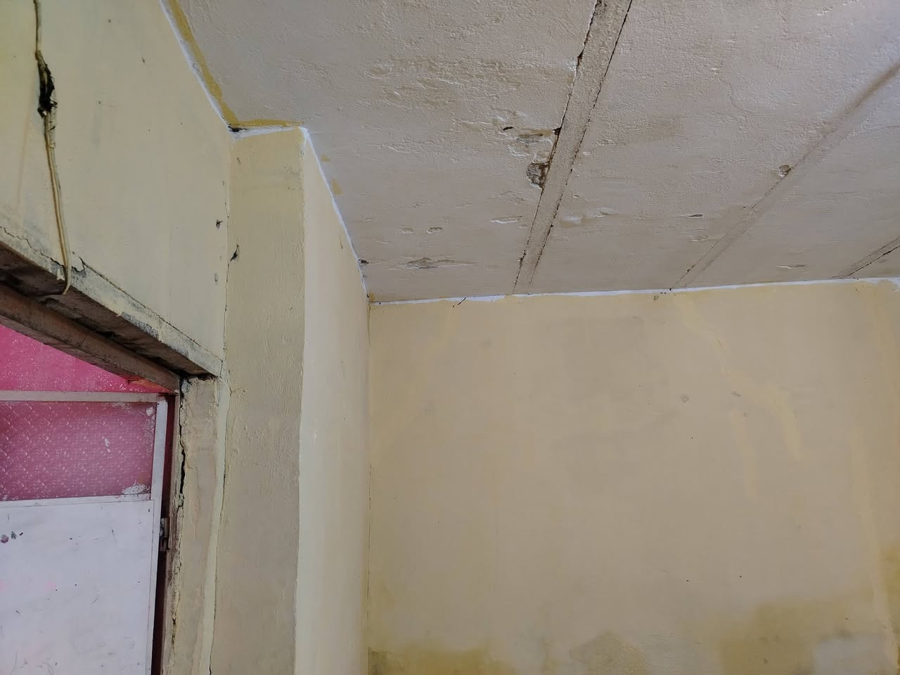 سلام عليكم بيت تجاوز لبيع غرفه عكاده وستقبال عكاده سراميك ومطبخ وصحيات مساحته 400متر راقم ***********واتساب فقط سعر 8وبيه مجال من طرف المندوبه ليان امانت الله
