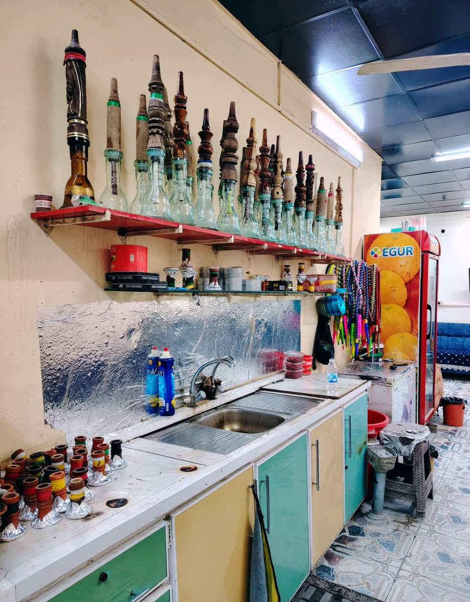 السلام عليكم كوفي للبيع  الموقع الدلال مقابل علاء التميمي ابو المكتبه قرب المجلس البلدي جاهزه لاخير بدون نقص بيها ايجار مدفوع. ***********
